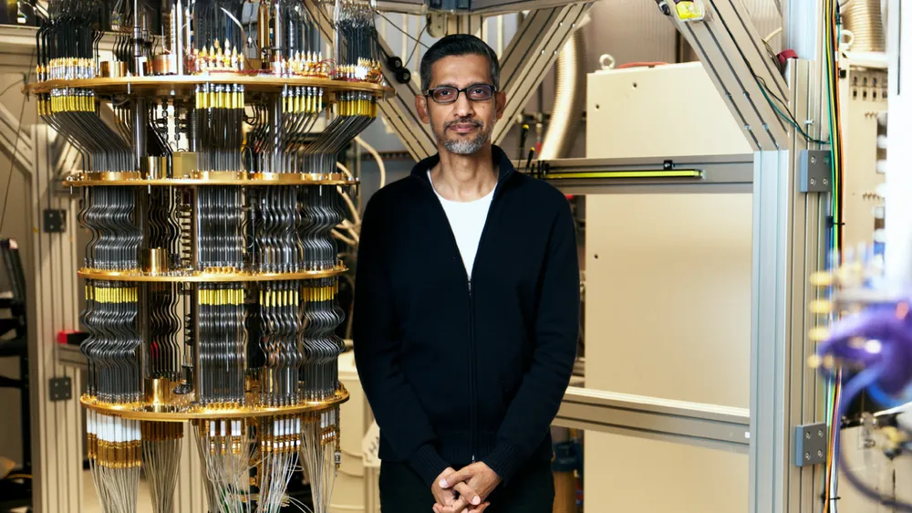 Sundar Pichai mit Quantencomputer
